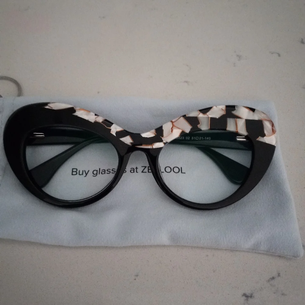 Glasses - Picture 1 of 1